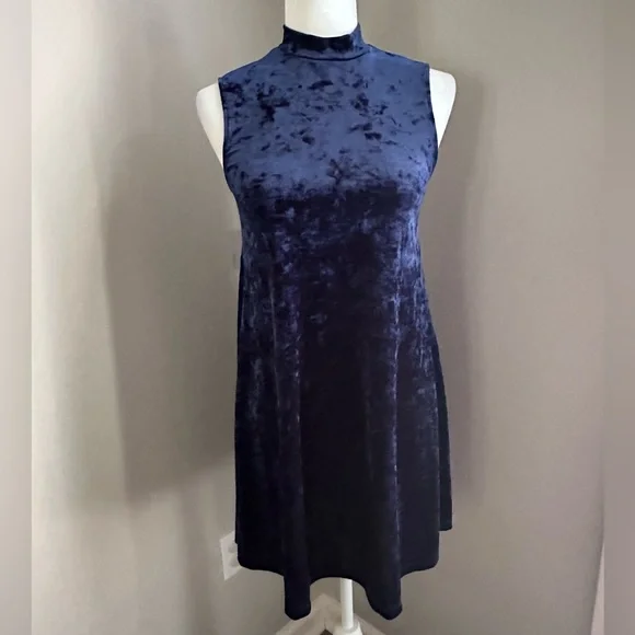 ModCloth PureLuxe Velvet Swing Dress - Picture 2 of 9